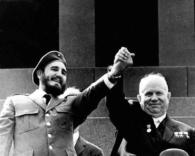 Fidel Castro és Hruscsov békét köt