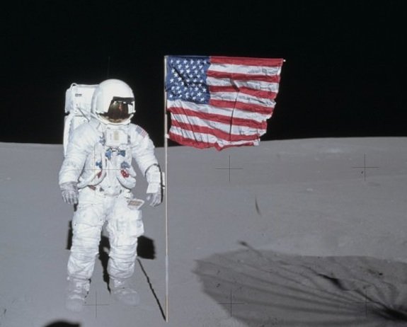 Mitchell, az Apolló 14 expedíció tagja, a holdkomp pilótája