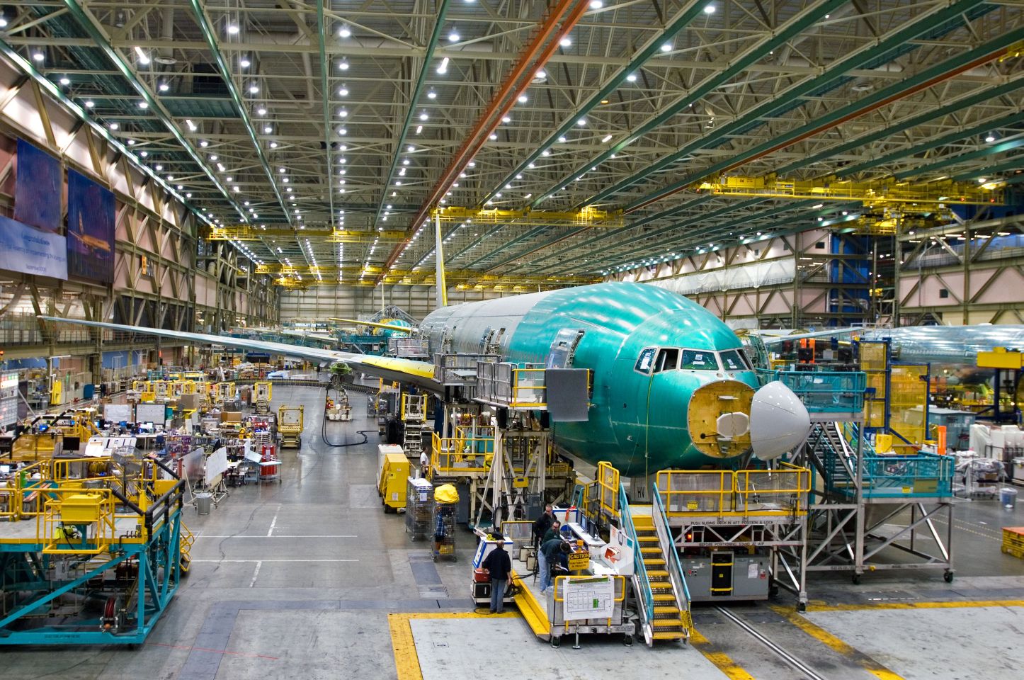 A 777-es új gyártási módszerrel készül a mozgó összeszerelő soron, a gyártást havi hét példányra emelték