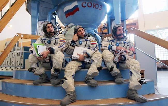 Ivanisin, Skaplerov és Burbank: indulás az űrállomásra <br>fotók: NASA
