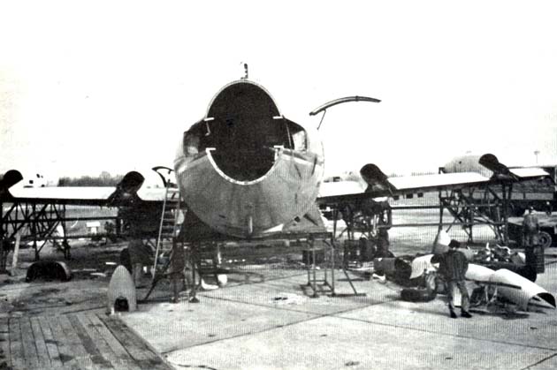 Az Il–18-ast a Hungarocamion Special Transport (HST) szállította el Pápáról Abdára (fotók: AeroNews)