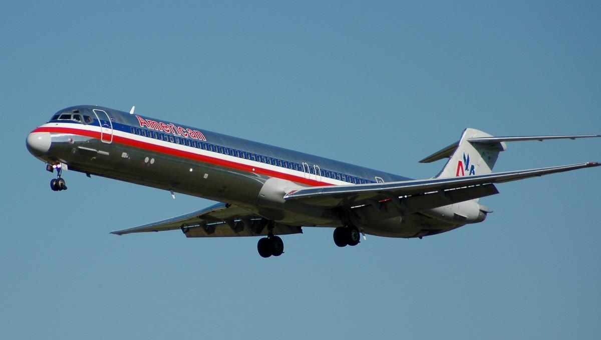 Leáldozik lassan a klasszikus formáknak – MD–83-as leszállás közben <br>(fotó: luftfahrt.net)