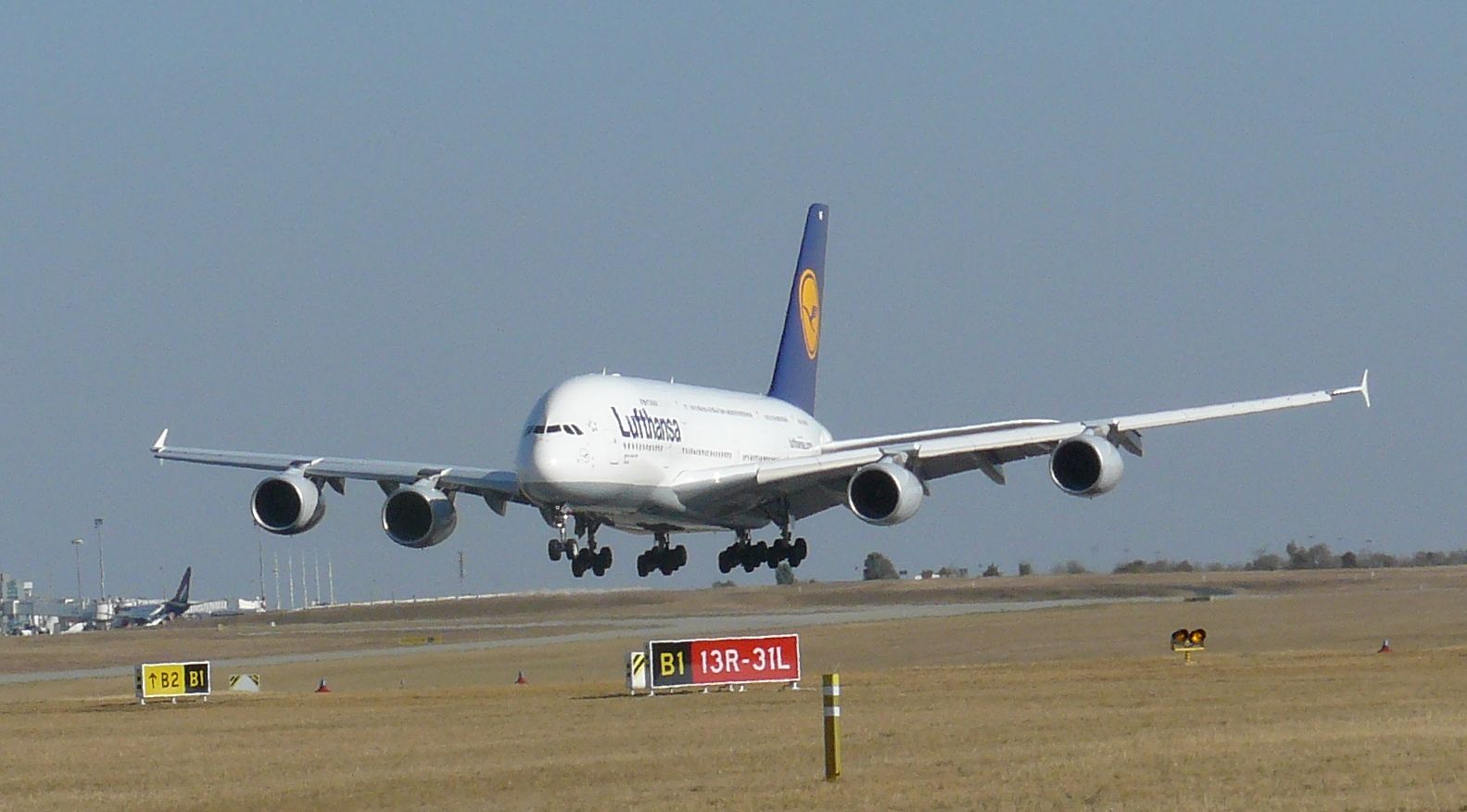...az utasszállítók óriása, az A380...<br>(fotó: Márványi Péter)
