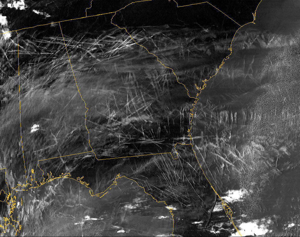 Műholdkép: kondenzcsíkok az USA délkeleti része fölött