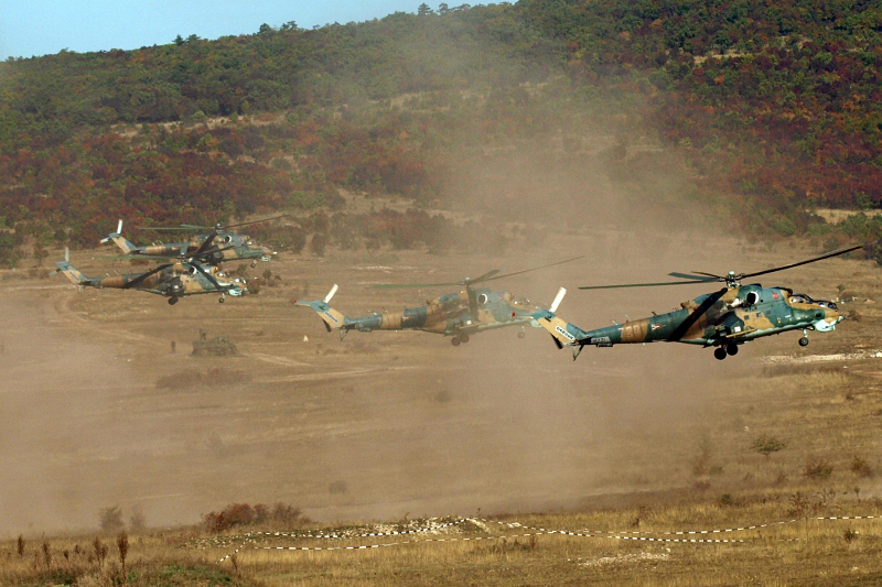 Mi-24V és P harci helikopterek a Bevetés 2007 gyakorlaton