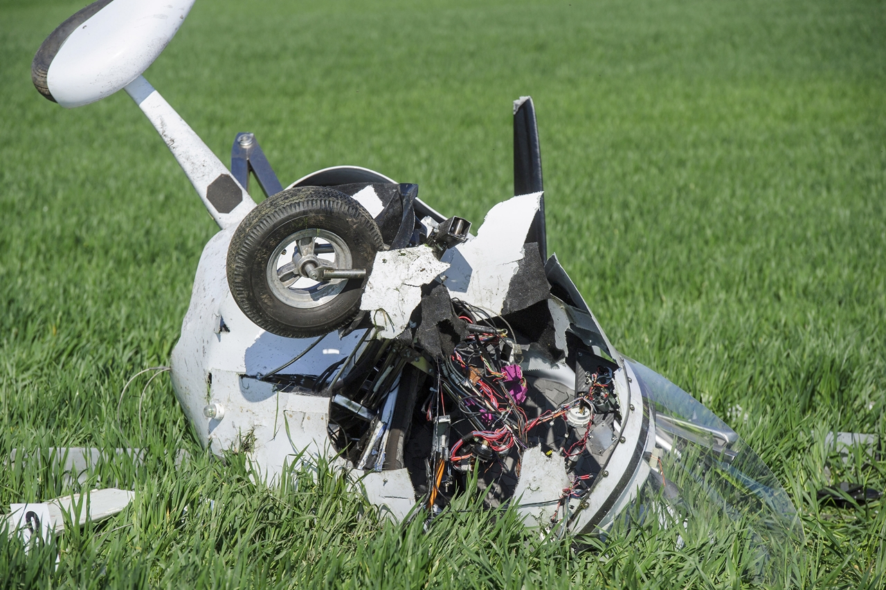 Lezuhant egy girokopter Epöl és Máriahalom között, a pilóta meghalt (fotók: MTI/Lakatos Péter)