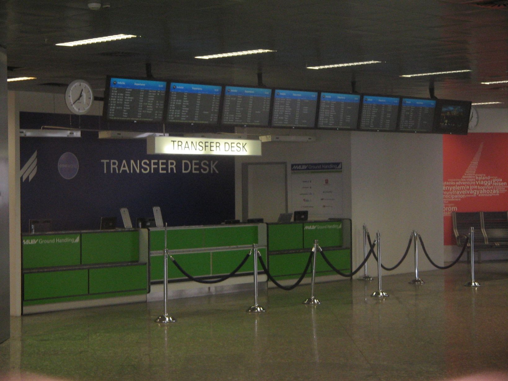 A repülőtér értékes tranzitforgalma is alaposan megcsappant