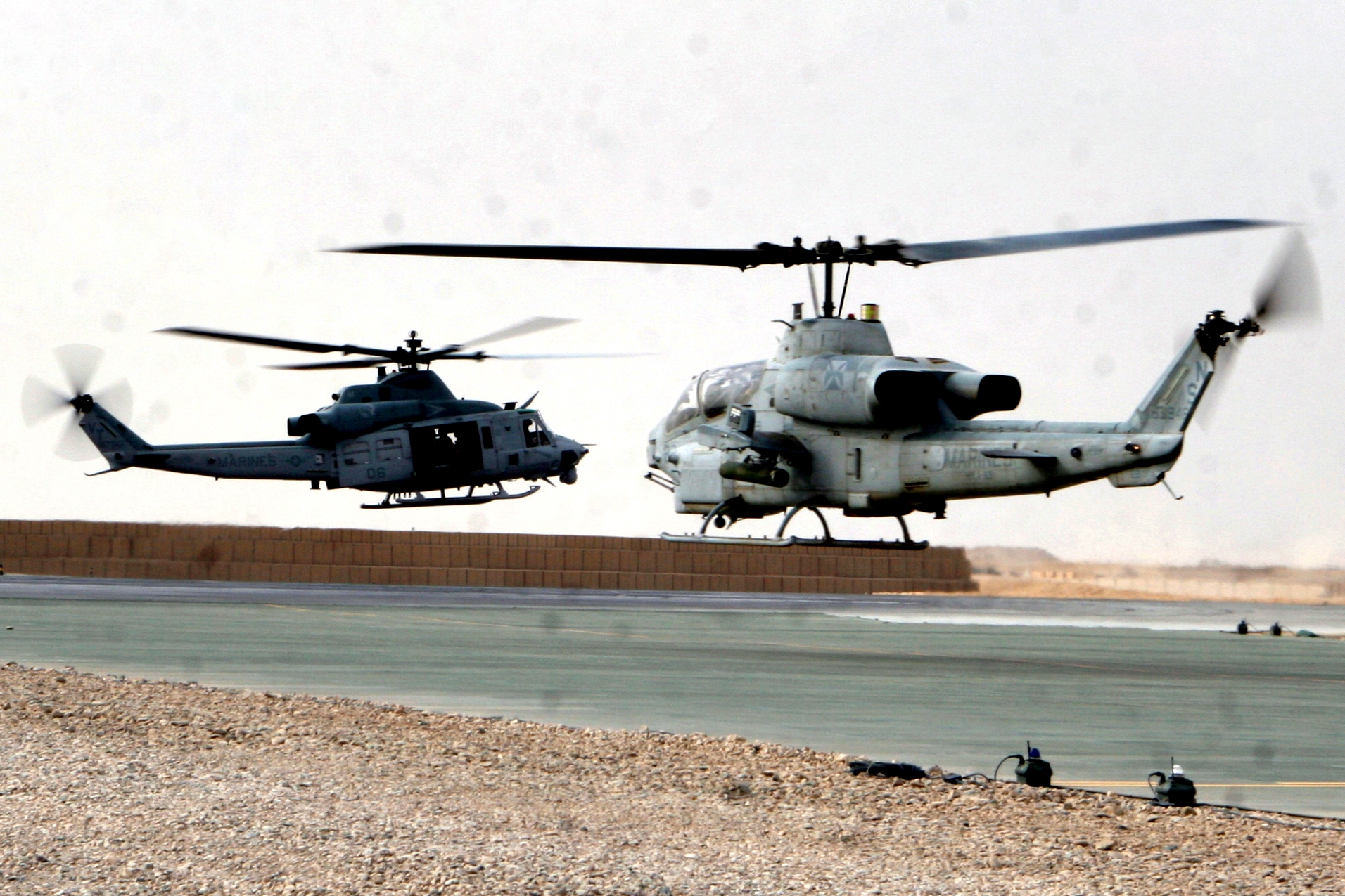 Afganisztánban is együtt repül a két típus <br>(fotó: Wikimedia)