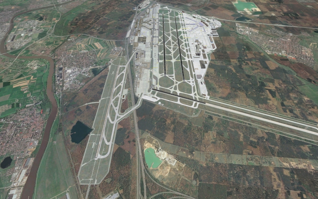 A frankfurti reptér a levegőből, bal oldalon az új futópálya