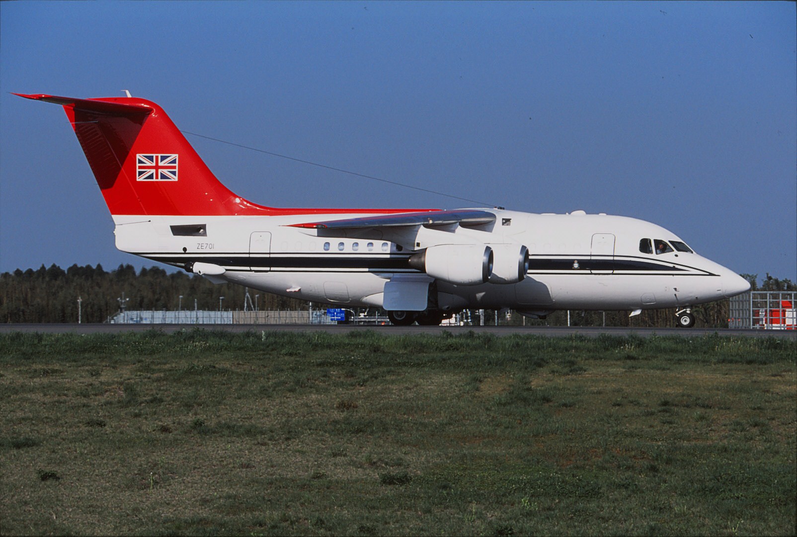 A BAe 146 CC2: királyi színekben <br>(fotó: flyteam.jp)