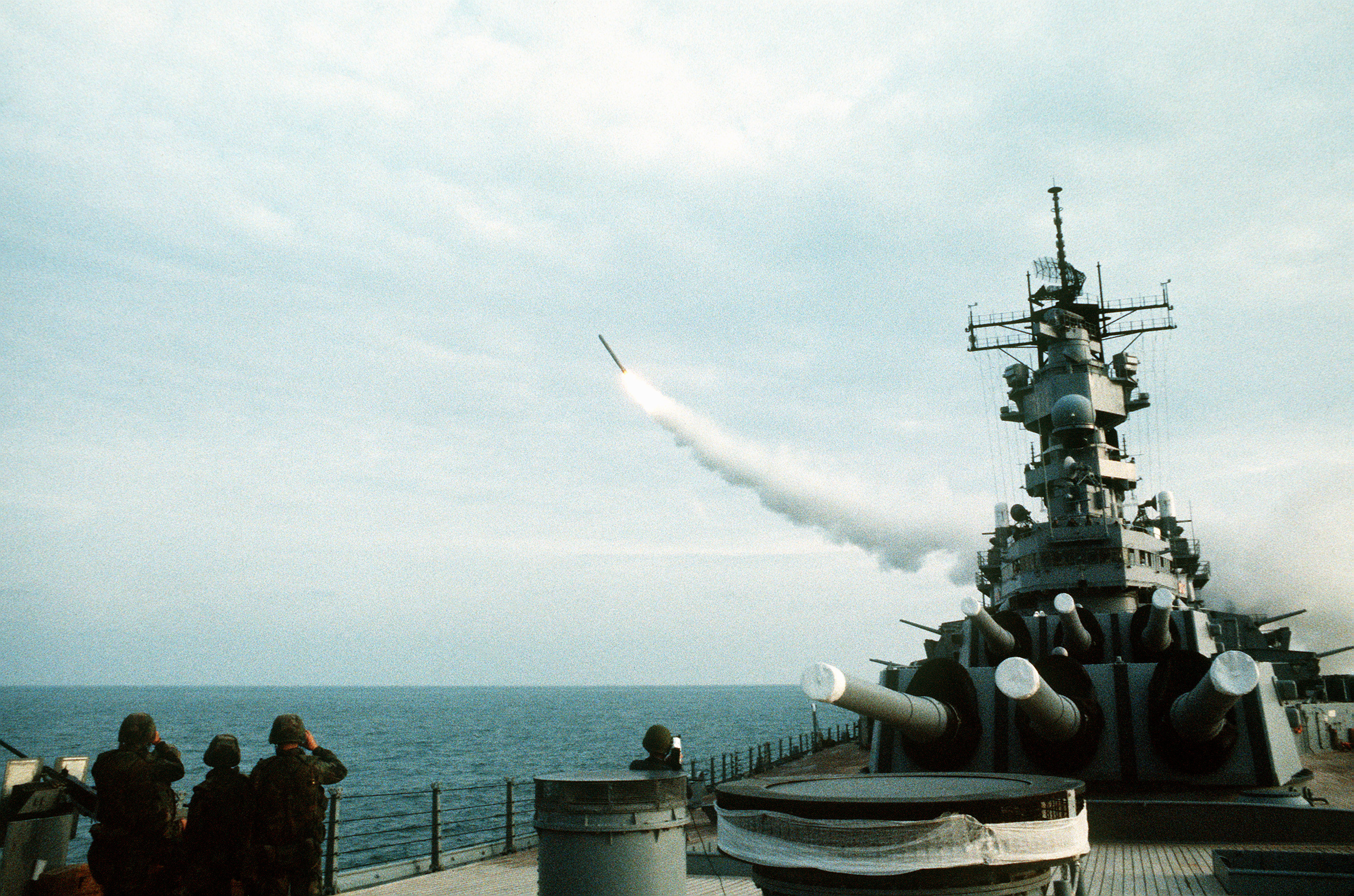 A USS Wisconsin fedélzetéről indul a BGM–109 Tomahawk <br>(fotó: US Navy)