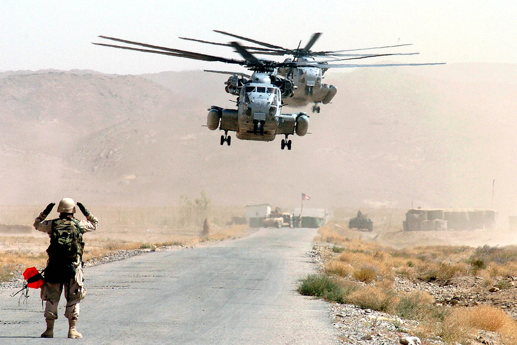 CH–53-asok akcióban, Afganisztánban <br>(fotó: ISAF)
