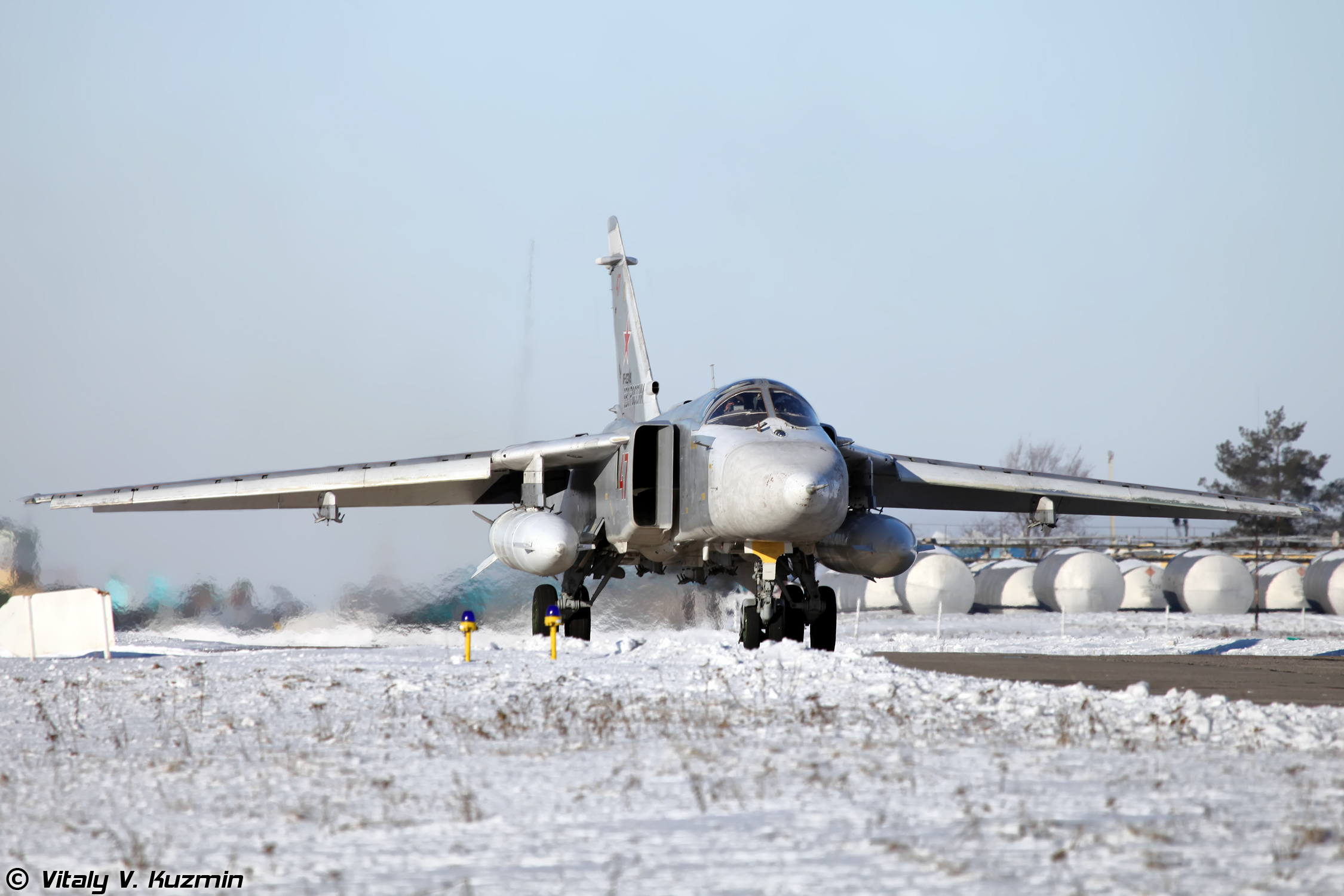 Az öreg Szu-24-esek lassan búcsúznak (fotó: Vitalij V. Kuzmin, vitalykuzmin.net)