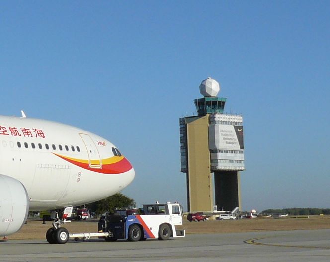 2004. augusztus másodika óta jártak Lisztferihegyre a Hainan Airlines gépei <br>(fotó: Márványi Péter)