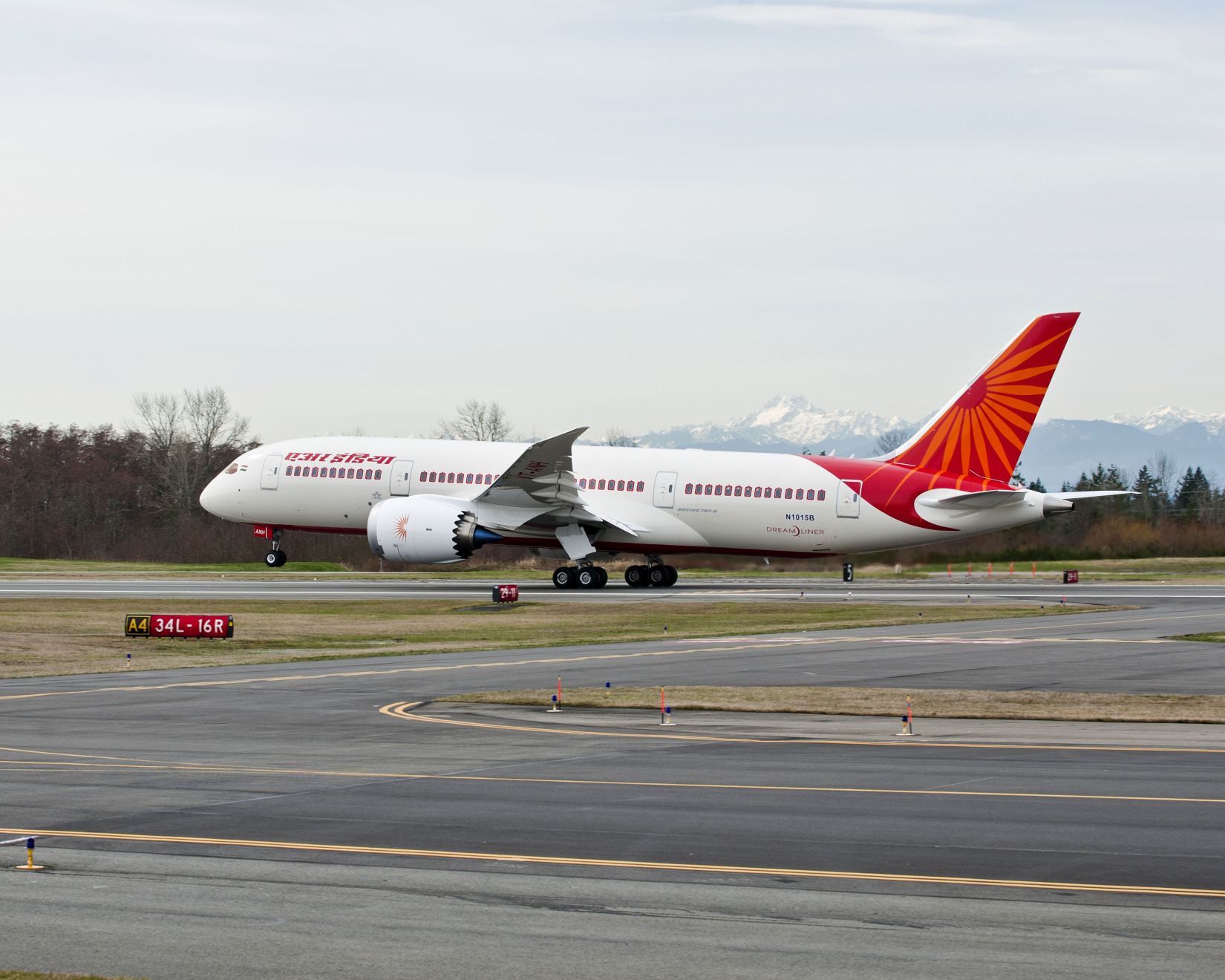 Ugyanez a Dreamliner Everettből startol Delhi felé <br>(fotók: Boeing)
