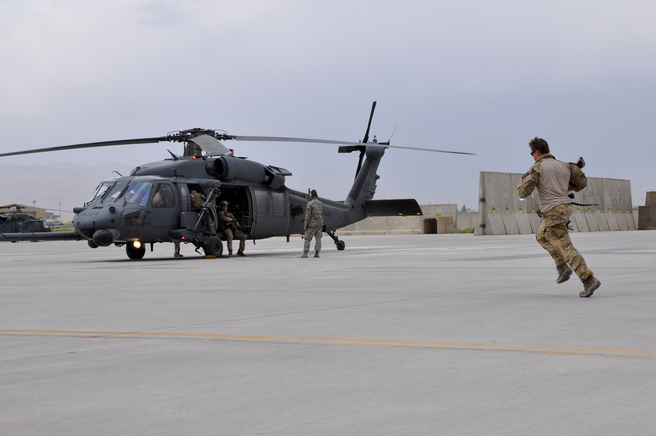 Riasztás Afganisztánban: indul a Pave Hawk-géppár <br>(fotó: USAF)