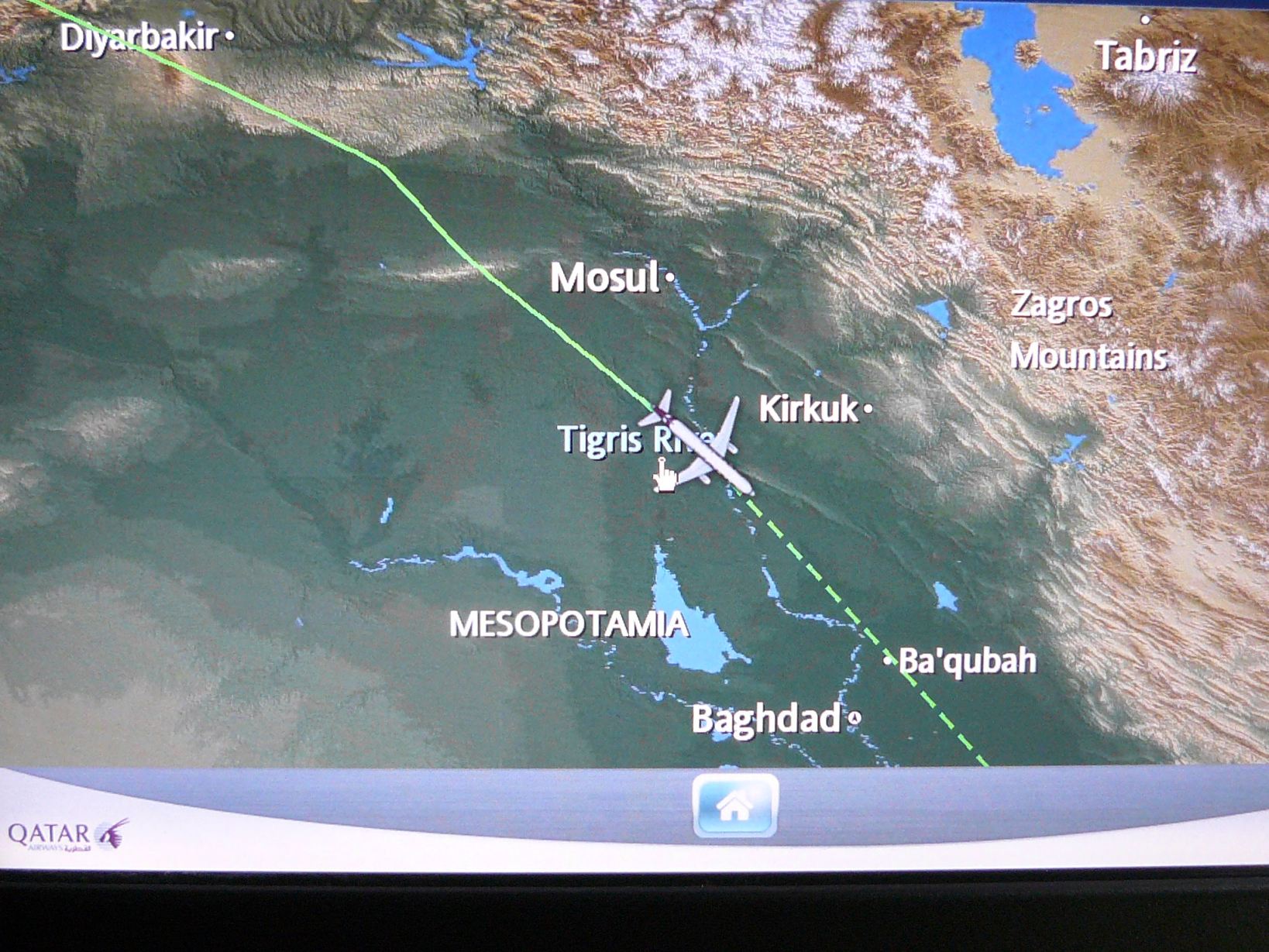Repülés Irak felett, ahogy a fedélzeti rendszer mutatja