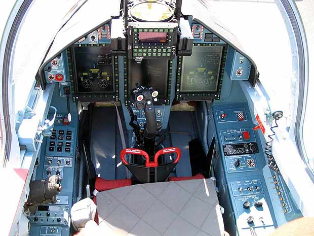 A Jak-130-as pilótafülkéje már a XXI. századot idézi <br(fotó: airforce-technology.com)