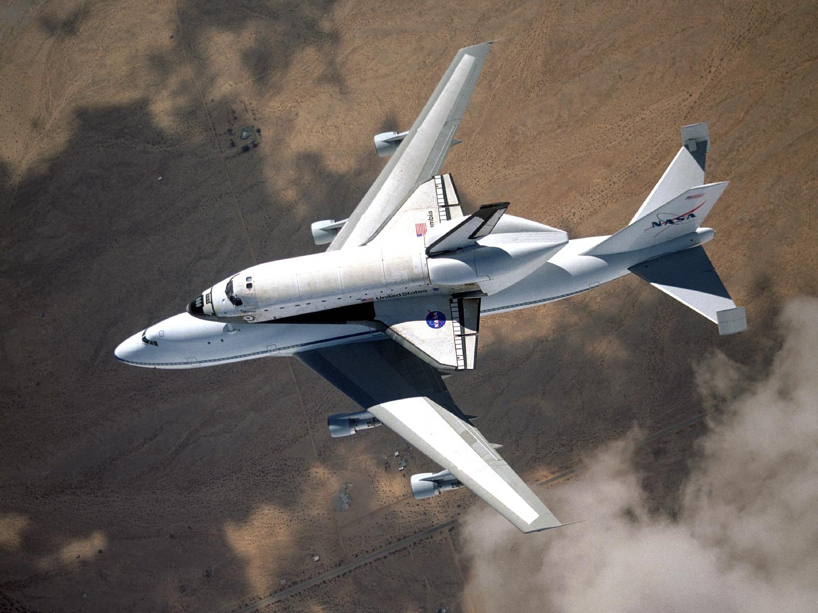 Űrrepülőgép a Boeing hátán: az óriás kiegészítő vezérsíkokat kapott, mert az eredetit leárnyékolja a hátán hordott másik gép