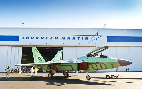 Amikor az utolsó gép kikerült a gyártócsarnokból, de még nem kapta meg a külső festését <br>(fotók: Lockheed Martin) 