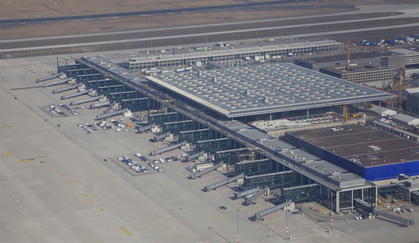 A pályák készen, a terminálépület berendezve,  mégsem nyithat az új berlini csúcsrepülőtér <br>(fotók: Berlin-Brandenburg International)