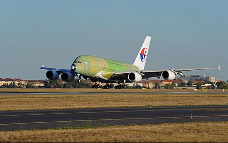 Az A380-as méfg a festés előtti kacér megjelenésben...<br>(fotók: Airbus)