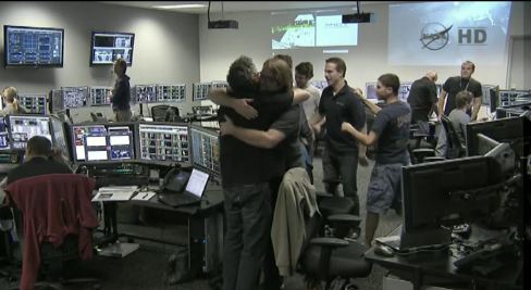 Megkönnyebbülés, boldogság a SpaceX irányítóközpontjában