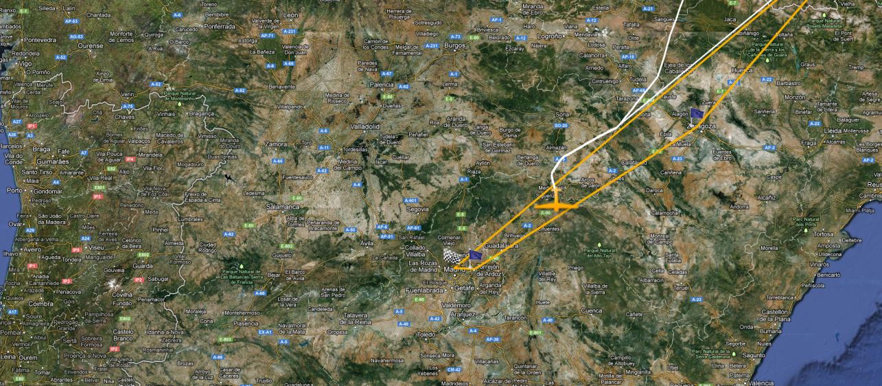 Madrid felé süllyedőben, a magasság pontosan 5000 méter, a Payerne-i irányítóközpont nemrég tisztázta, van még a gépen elég oxigén a repüléshez