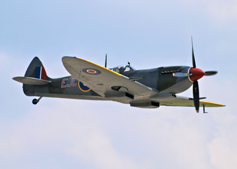 A talán legszebb régi vadász, a Spitfire Mk XVI