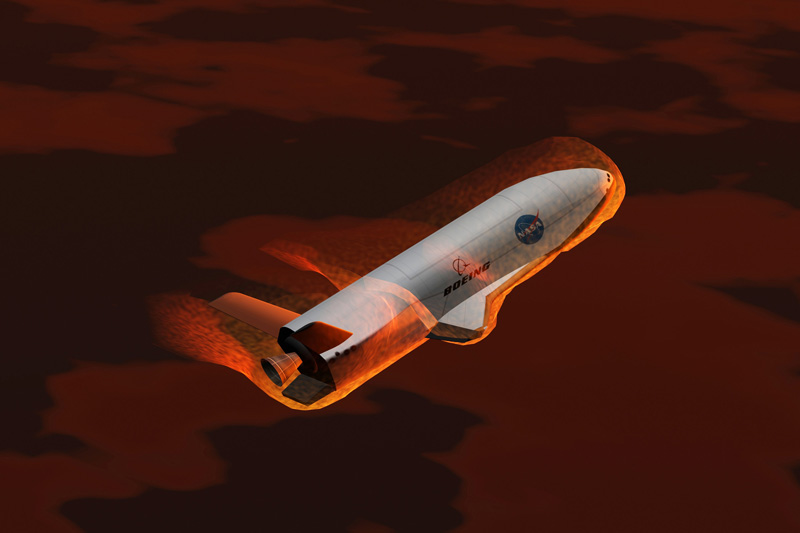 A légkörbe belépéskor keletkező többezer fokos hőség kivédése lehet az X-37-es repüléseinek is a legkritikusabb mozzanata