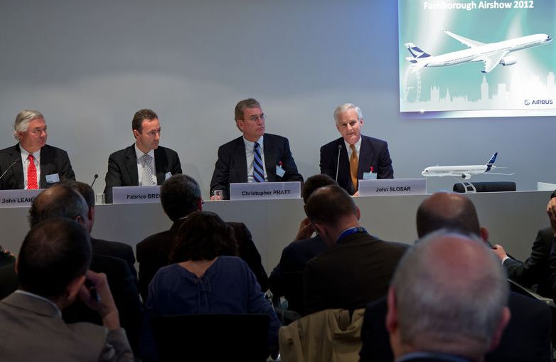 Az Airbus sajtóértekezlete Farborough-ban a gyártó és a Cathay vezetőivel