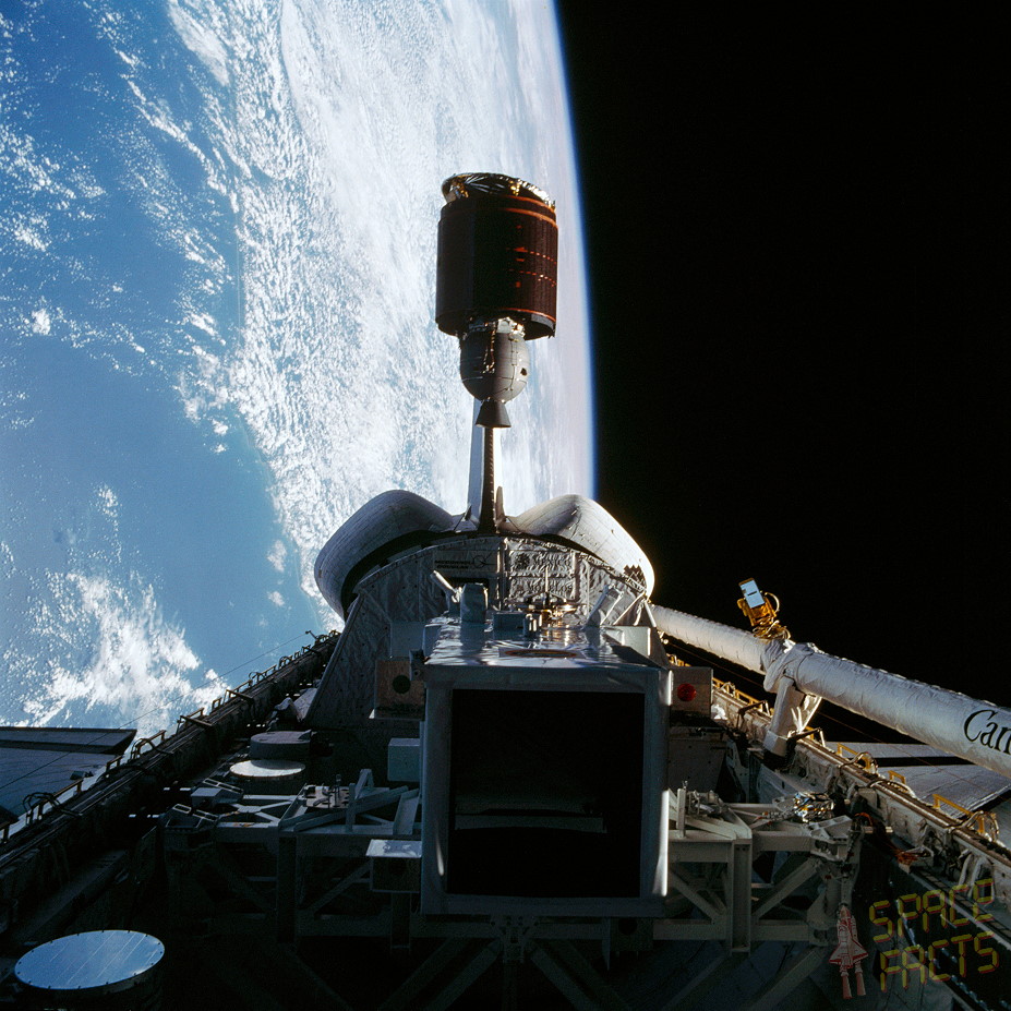 A késői Telstar-sorozat egyik példányát az űrrepülőgépről helyezik pályára