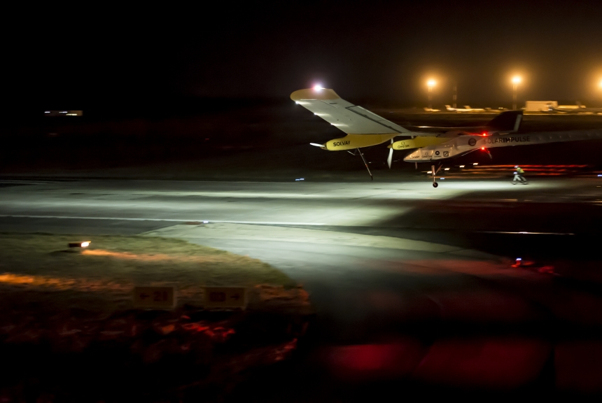 Leszállás után Rabatban <br>(fotók: Solar Impulse) 