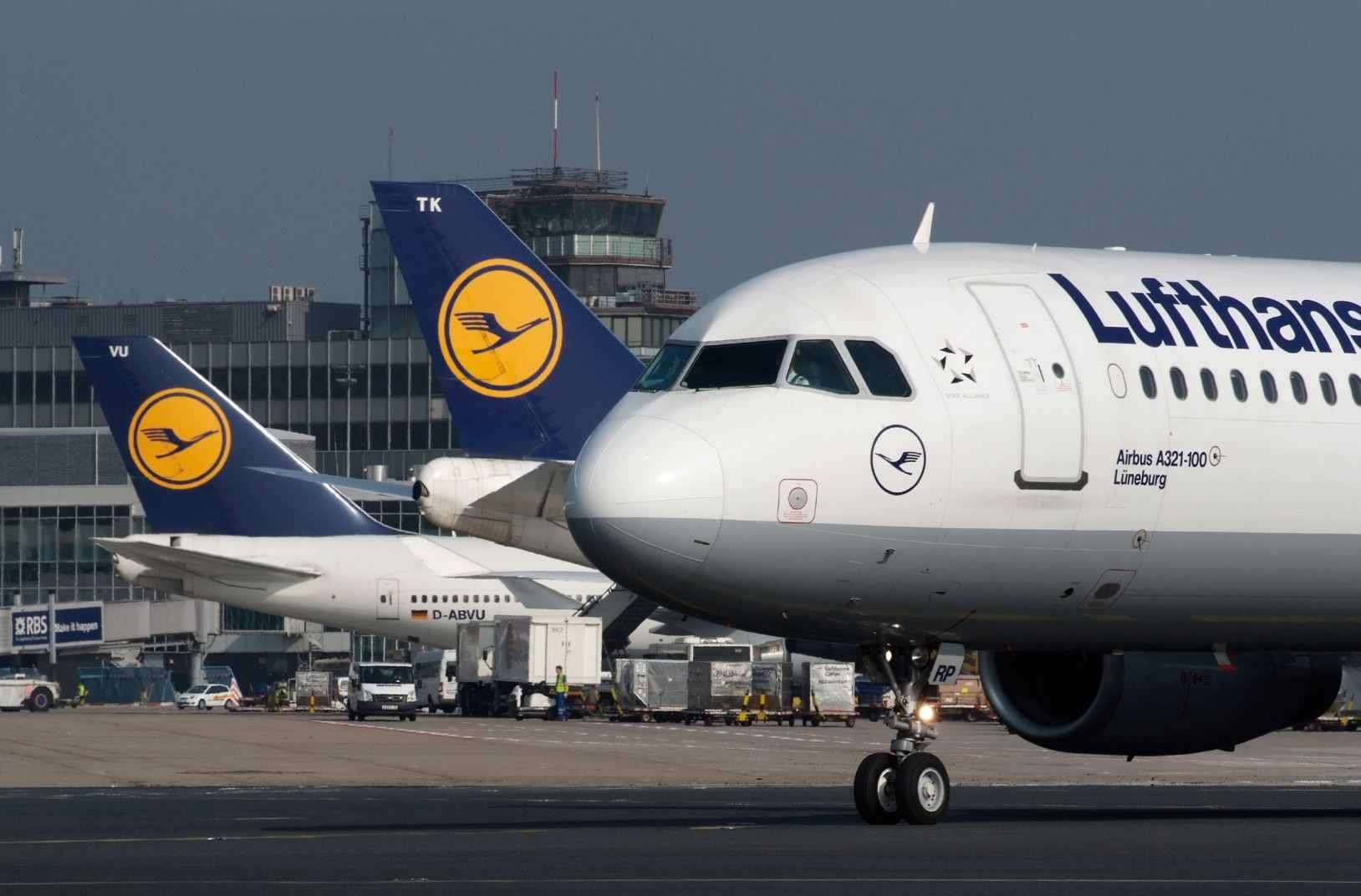 A győztesek: a Lufthansa...