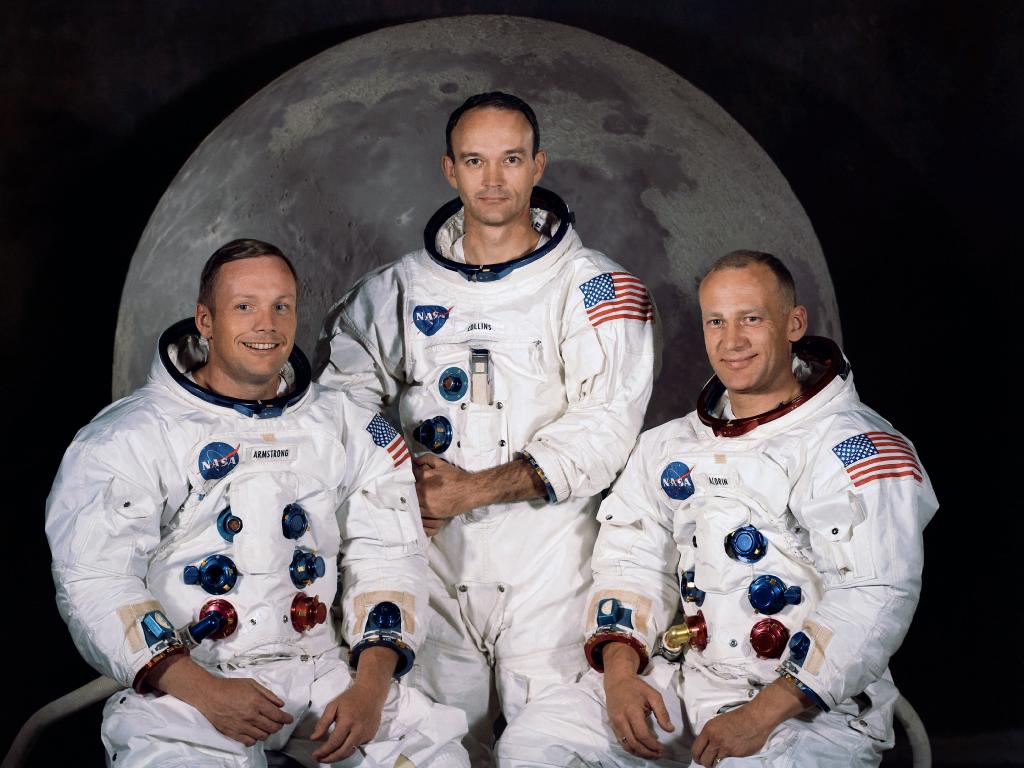 Az Apolló-11 személyzete: Armstrong, a Hold körül keringő parancsnoki kabin pilótája: Collins, és a másik Holdra lépő: Aldrin