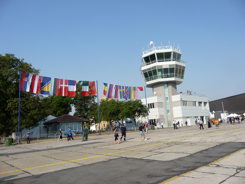 Batajnica-torony: sok külföldi résztvevő jött el, mert Szerbia légiflottája frissítésére készül