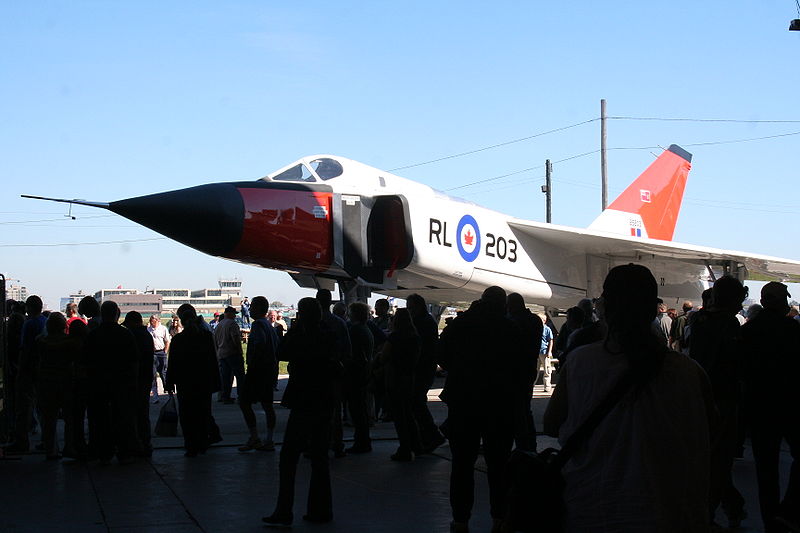 ...és a replika a torontói repülőmúzeumban