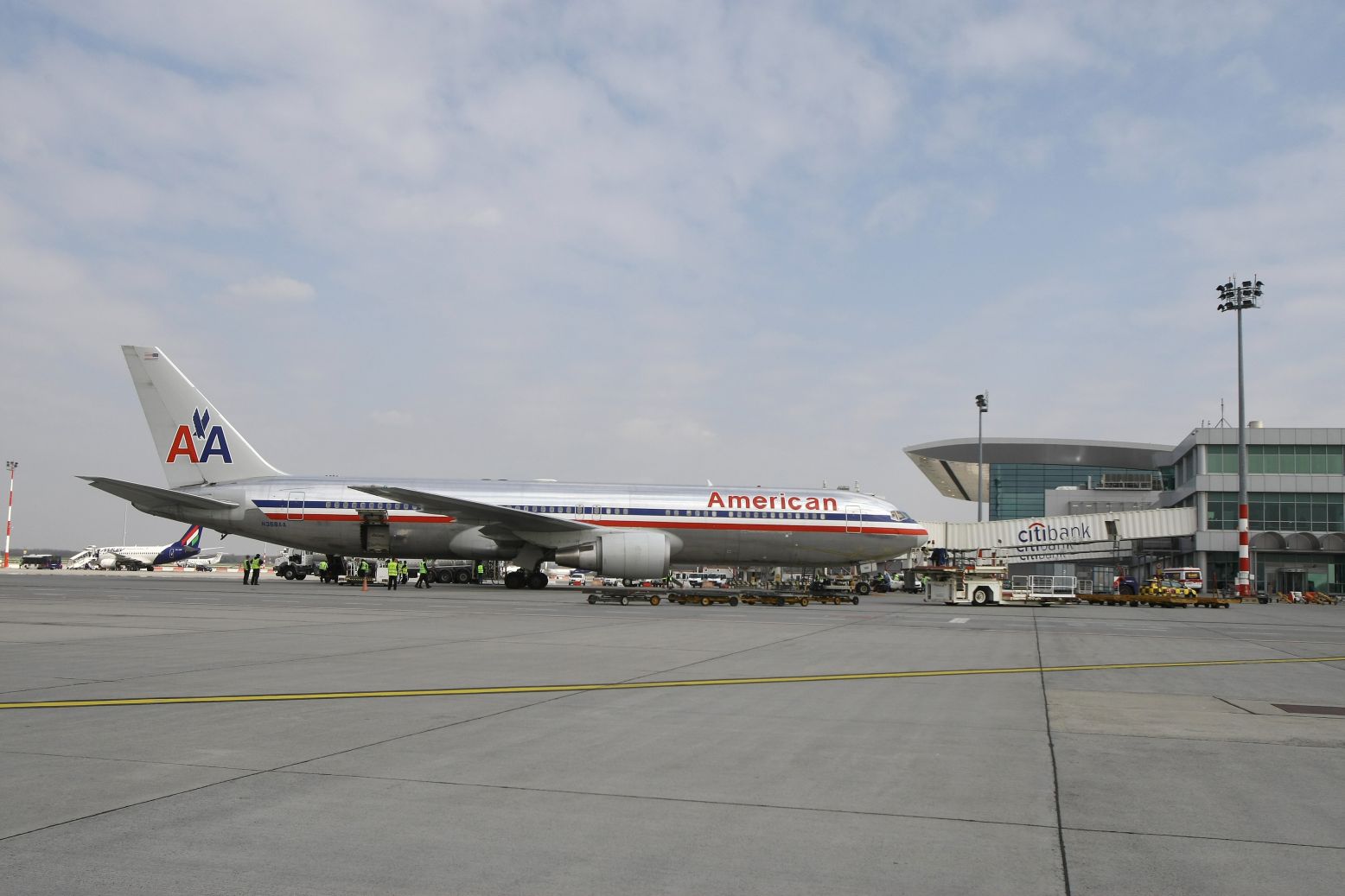 Az American 767-ese is elmaradt Ferihegyről... <br>(fotó: BA)