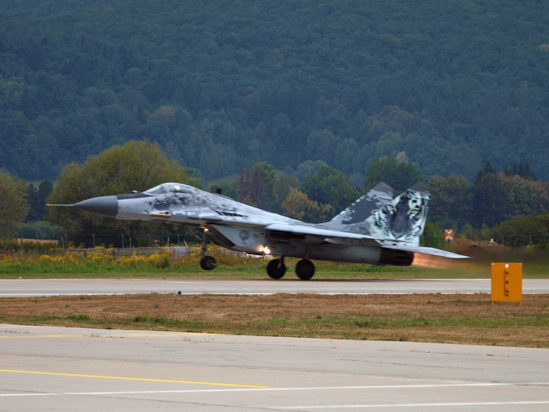 A szépfestésű MiG-ek egyike