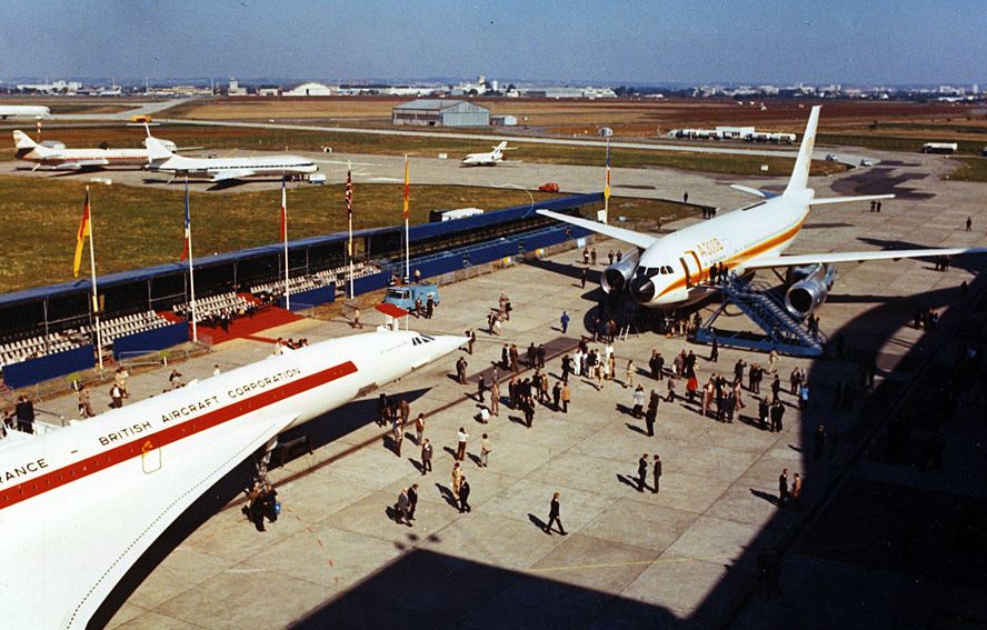 Egy szép időszak nagy pillanata: egy Concorde és az Airbus kigördült őspéldánya <br>(fotók: Airbus)