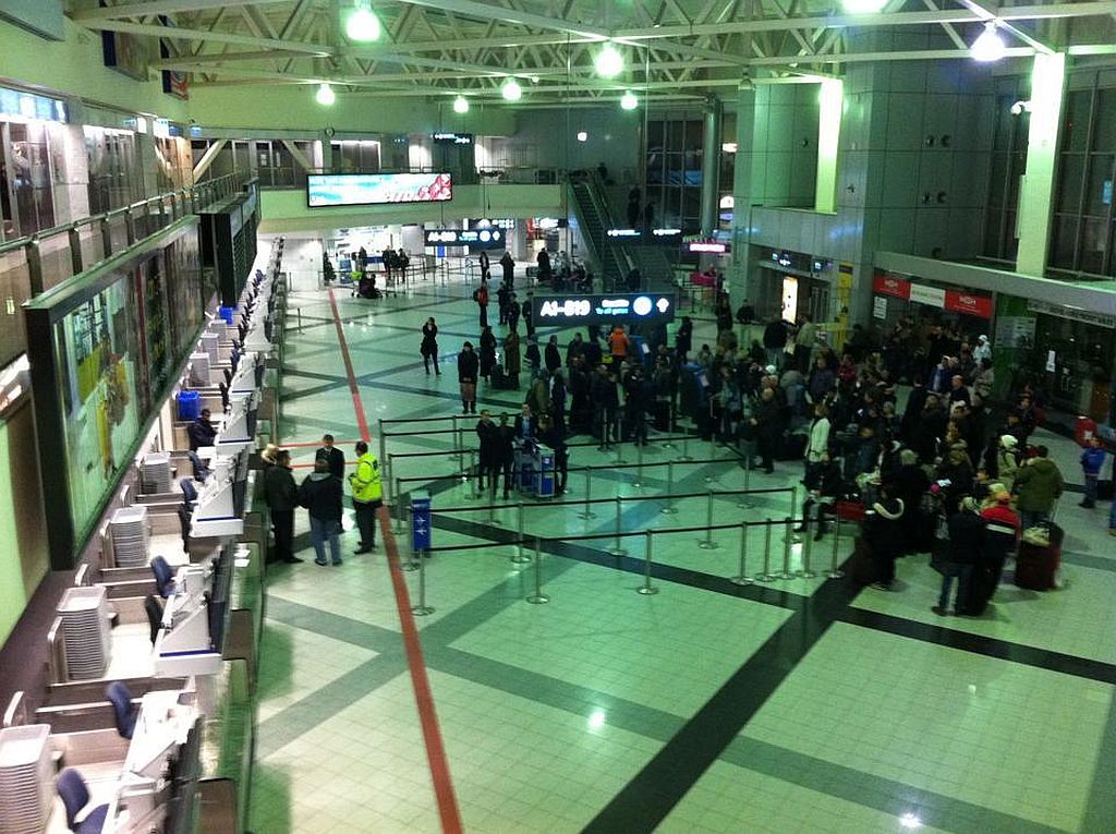 Reggelre normalizálódott a helyzet, a légitársaságok most próbálják elvinni utasaikat (Olvasónk felvételei)