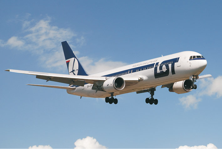 A LOT a 767-esek leváltására szerzett be új típusú nagy hatótávolságú gépeket
