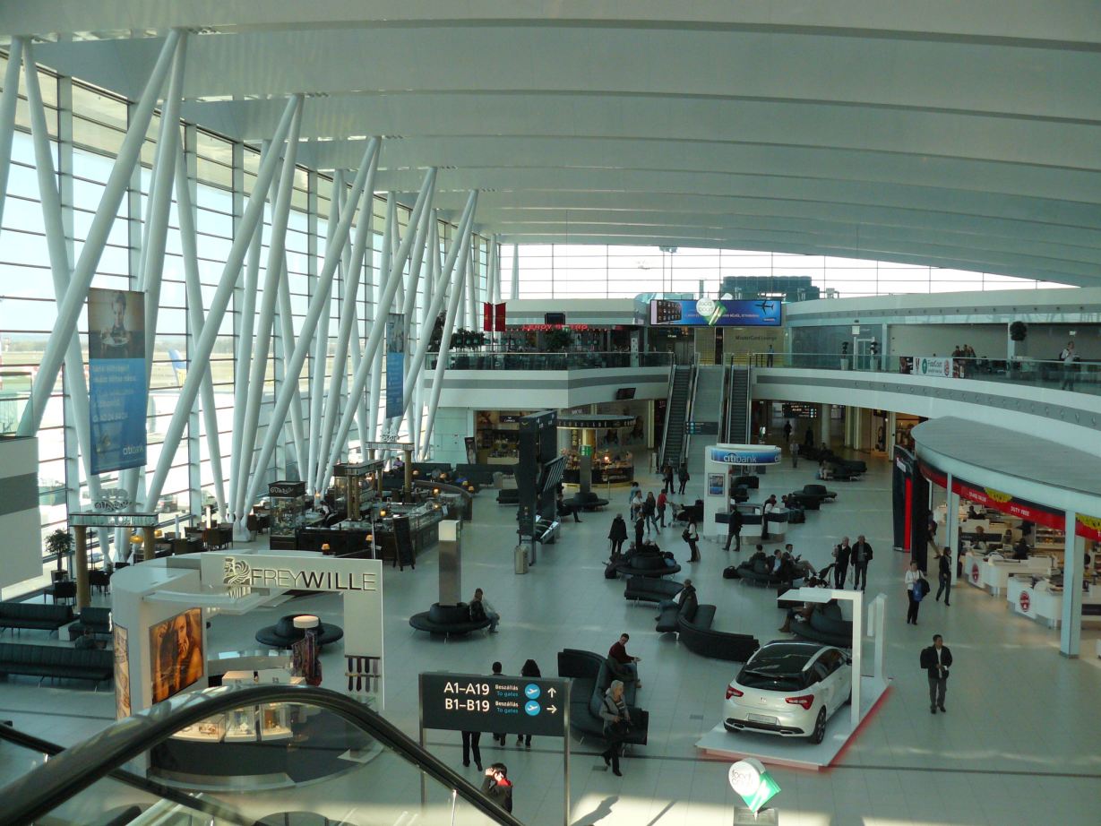 Az sem árt, ha a terminálon van olyan üzlet és szolgáltatás, ami a low-fare utasoknak is megfelel
