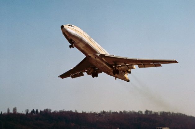 Az első 727-es felszáll Rentonban: gazdag szárnymechanizációval, erős hajtóművekkel hamar népszerű lett a típus