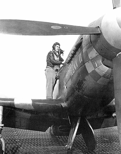 A nyugati hadszintér egyik ásza szeretett P-51-esével