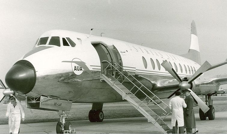 Az első járat első gépe, a Vickers Viscount<br>(fotók: Austrian, Wikimedia) 