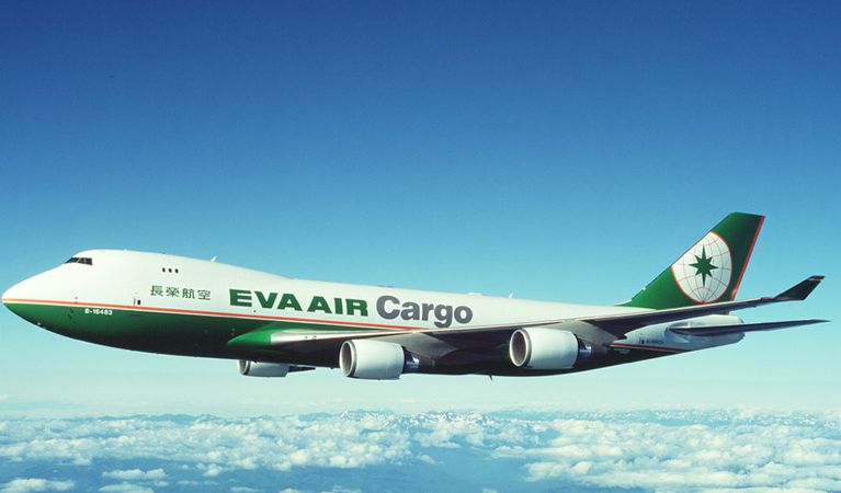 Az EVA néhány év múlva kéthajtóművesekkel váltja le 747-es teherszállítóit