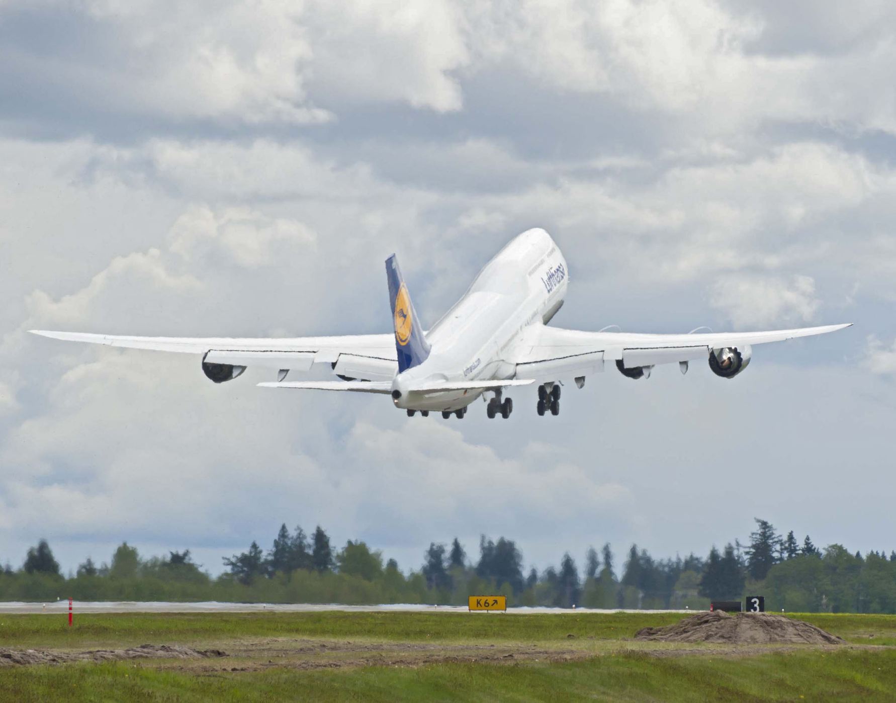 A púpos óriás új verzióját utasszállító változatban a Lufthansa is használja