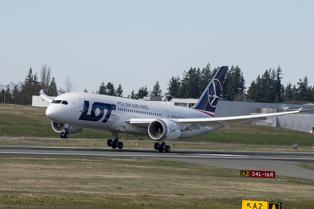 A LOT még át nem adott 787-esének leszállása az egyik tesztrepülés végén