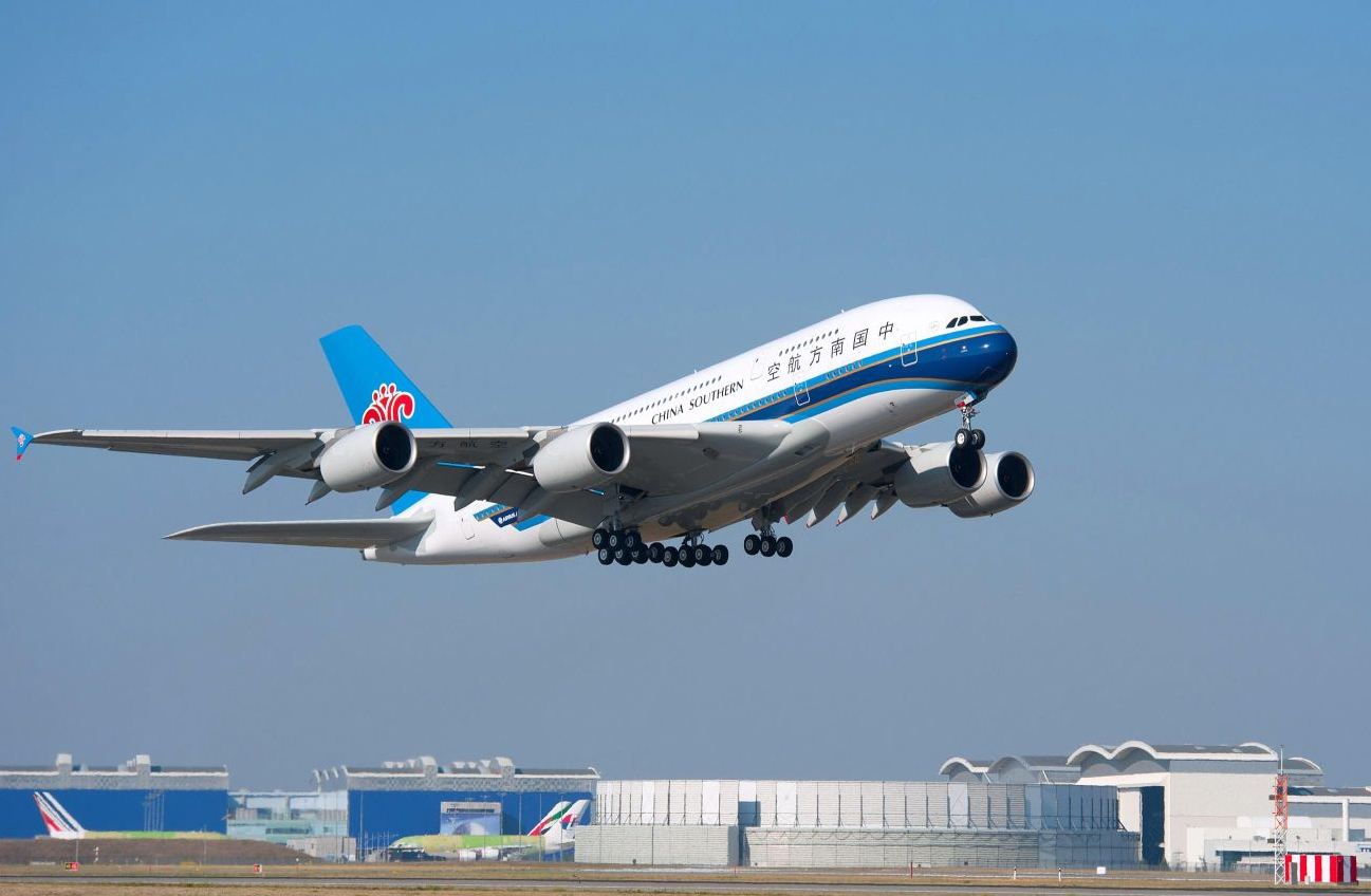 Egyelőre csak egy kínai társaságnál repülnek a kétszintes óriásgépek <br>(fotók: Airbus)